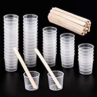 Los mejores  - WXJ13 - Juego de 50 vasos graduados de plástico de 30 ml con 50 varillas de madera para mezclar pintura- manchas- epoxi…